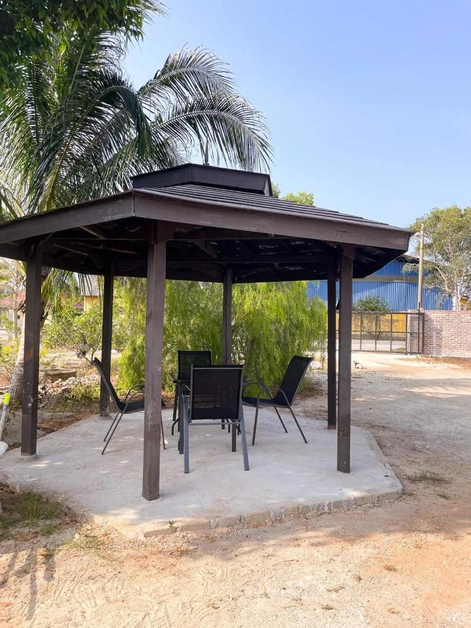 Casa Tiga Homestay Besut Kampung Kuala Besut Kültér fotó