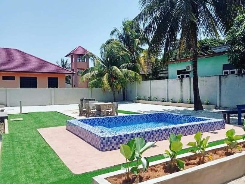 Casa Tiga Homestay Besut Kampung Kuala Besut Kültér fotó